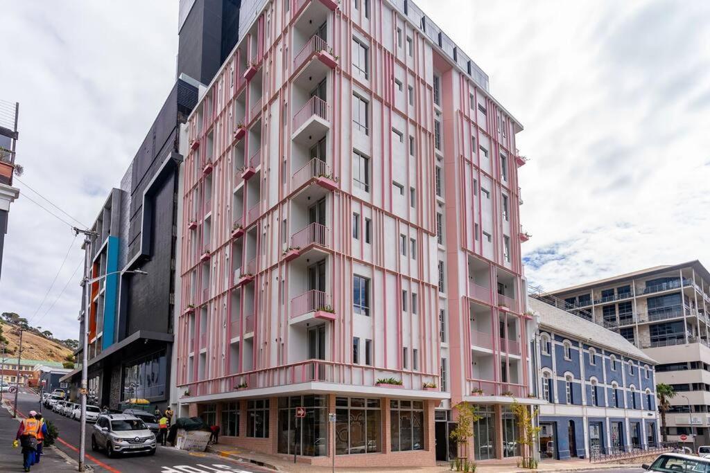 The Rose 505: Stylish Centre Apartment