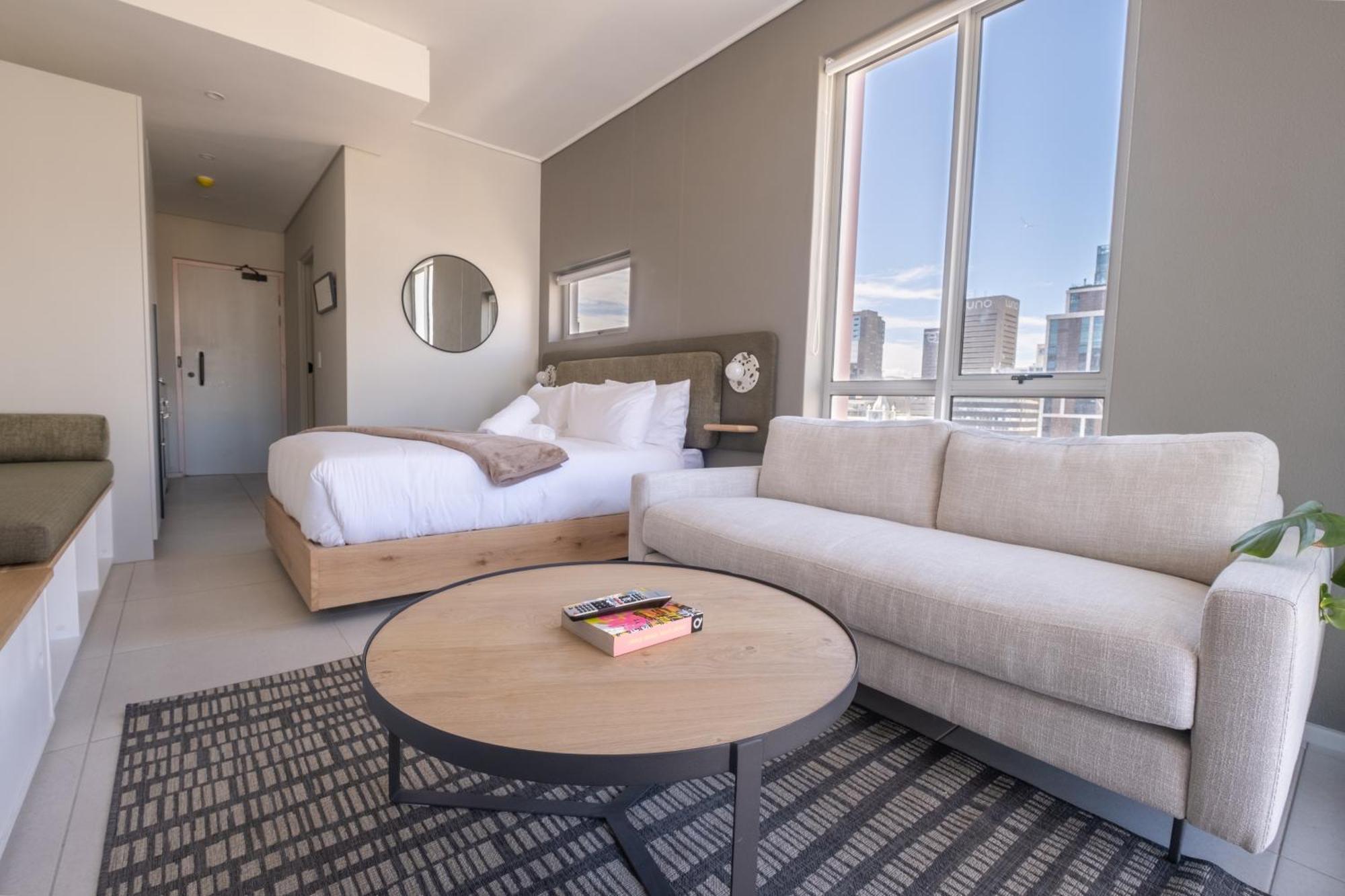 The Rose 505: Stylish Centre Apartment